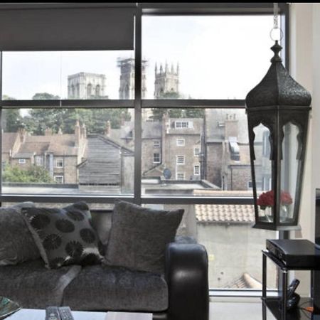 Churchill Two Bedroom Apartments With Free Parking And The Minster View York Dış mekan fotoğraf