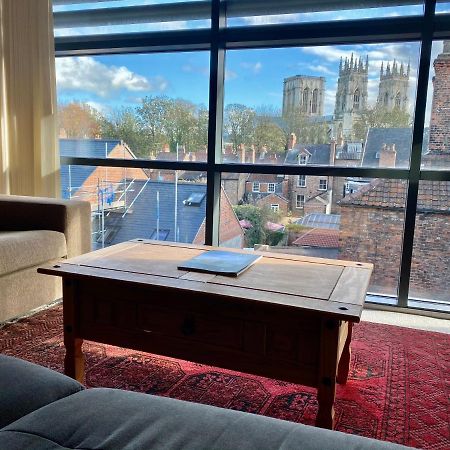 Churchill Two Bedroom Apartments With Free Parking And The Minster View York Dış mekan fotoğraf