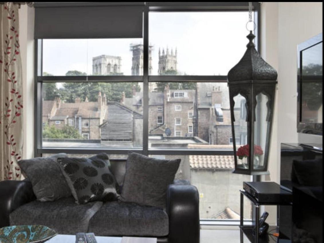 Churchill Two Bedroom Apartments With Free Parking And The Minster View York Dış mekan fotoğraf