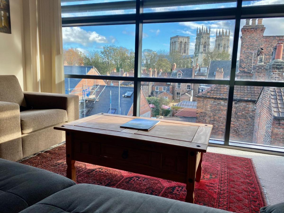 Churchill Two Bedroom Apartments With Free Parking And The Minster View York Dış mekan fotoğraf