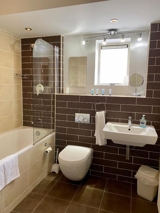 Churchill Two Bedroom Apartments With Free Parking And The Minster View York Dış mekan fotoğraf